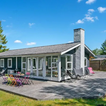 Sighwith - 500m From The Sea In Ne Jutland By Interhome Holiday home Hals
