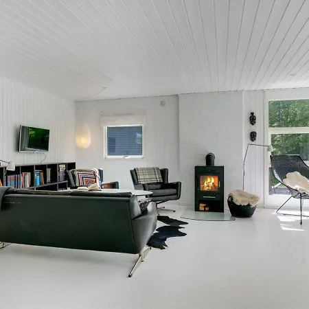 Sighwith - 500m From The Sea In Ne Jutland By Interhome Hals
